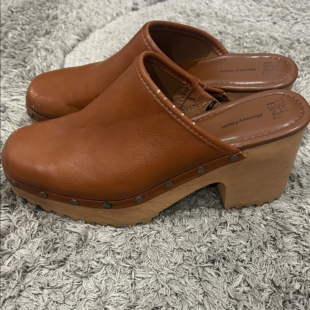 Time and Tru Tan Leather Clogs
